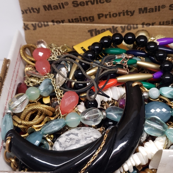 2+ lb. Vintage to Now Mixed Craft/Wearable Jewelry Lot. - Picture 2 of 4
